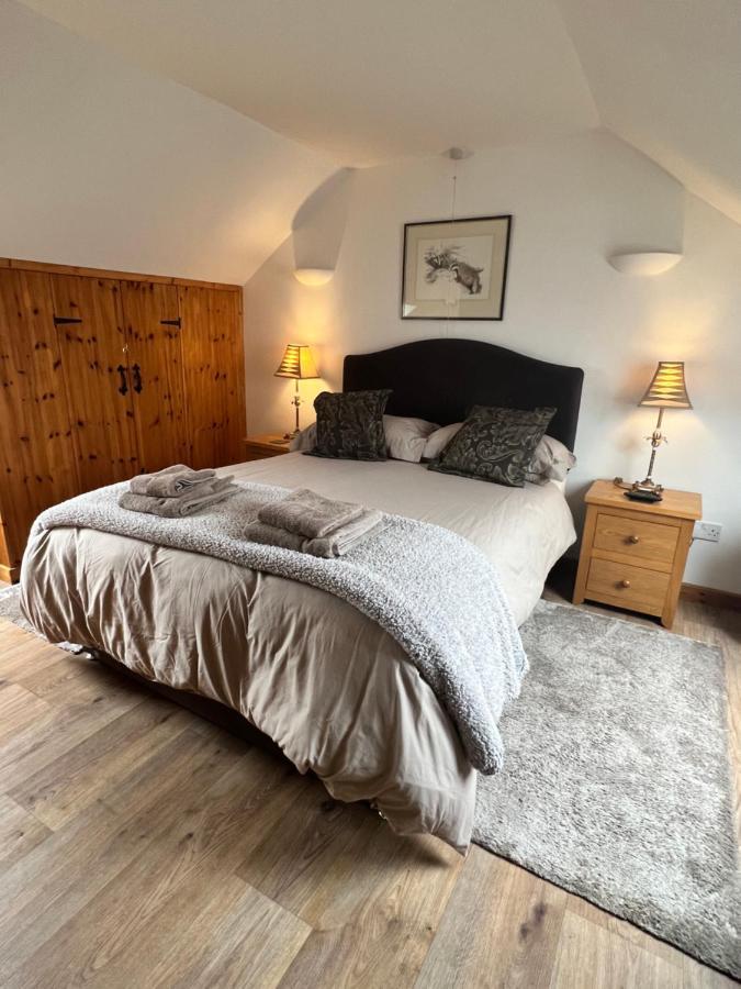 Beudy Bach Bed & Breakfast Cross Hands Dış mekan fotoğraf