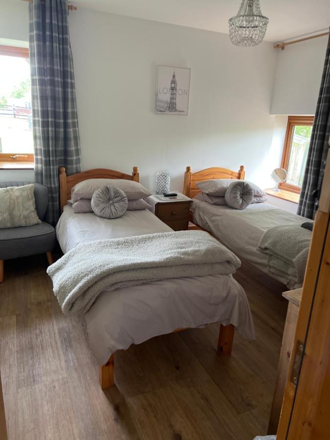 Beudy Bach Bed & Breakfast Cross Hands Dış mekan fotoğraf