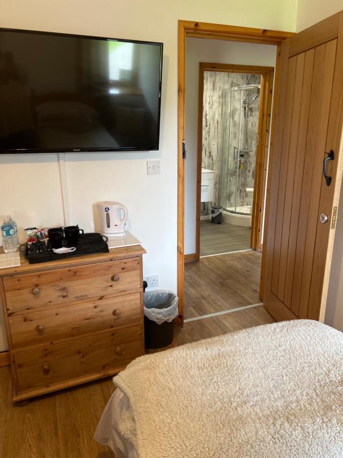 Beudy Bach Bed & Breakfast Cross Hands Dış mekan fotoğraf