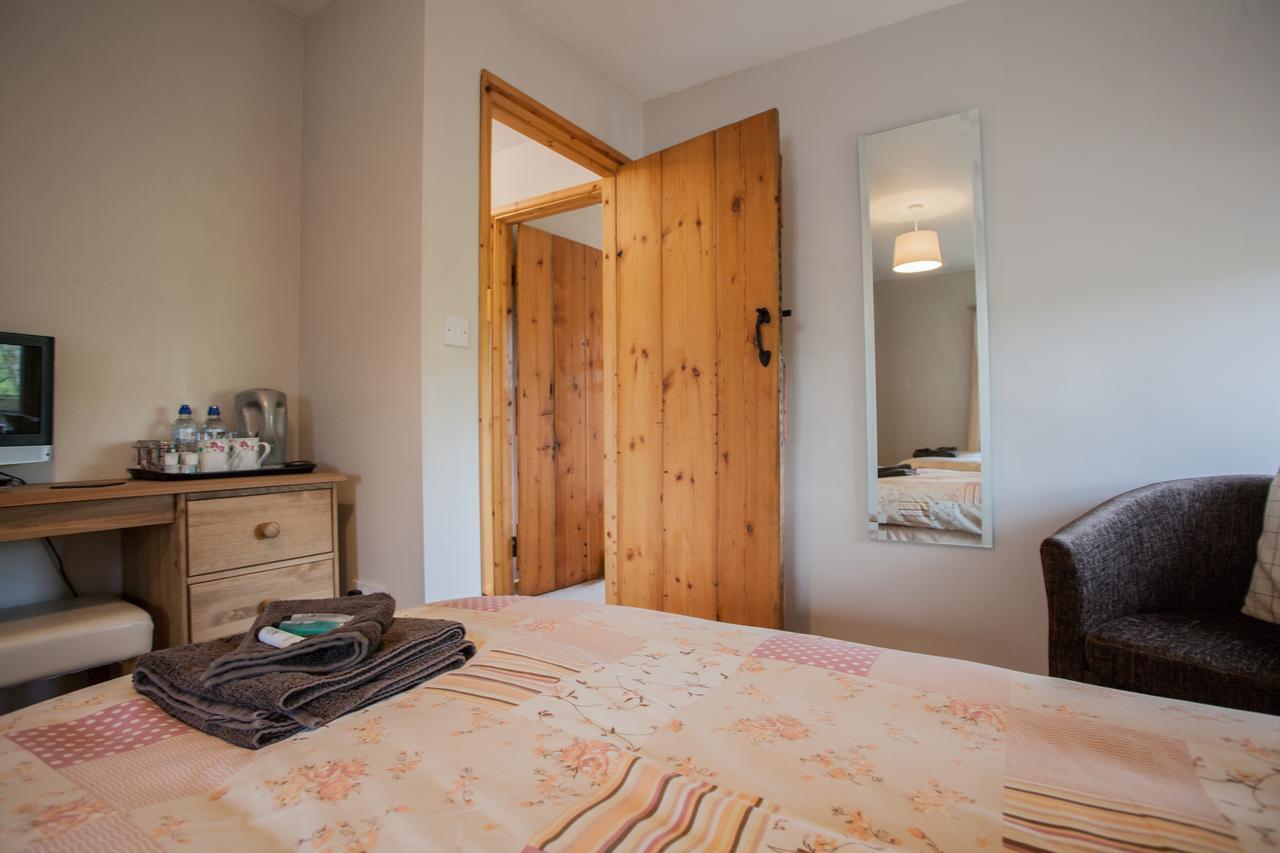 Beudy Bach Bed & Breakfast Cross Hands Dış mekan fotoğraf