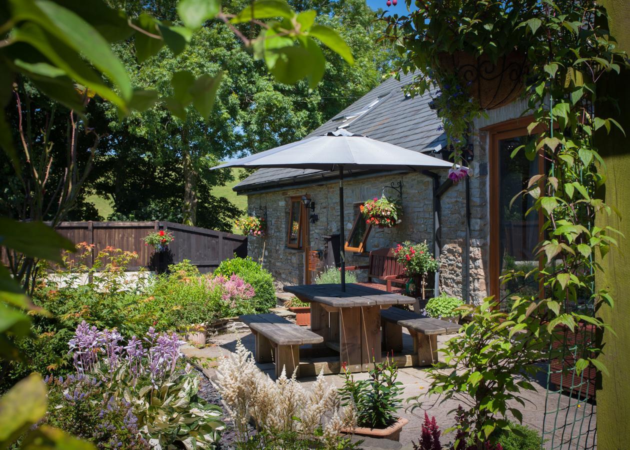 Beudy Bach Bed & Breakfast Cross Hands Dış mekan fotoğraf